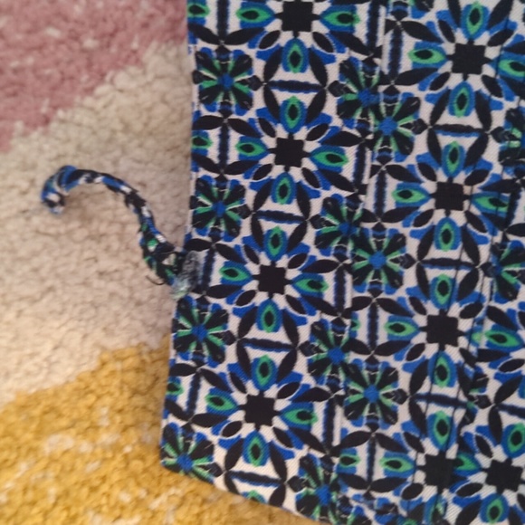 Patterned Capris - Picture 3 of 7